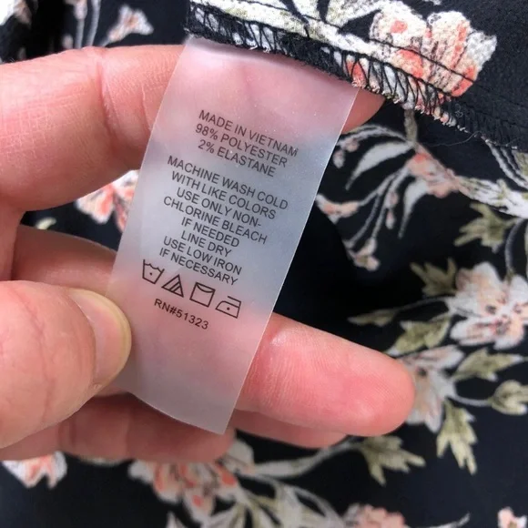 🎉HP🎉VINCE CAMUTO Floral Blouse - Picture 5 of 6